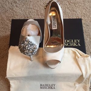 Badgley Mischka Ivory Satin High Heels
